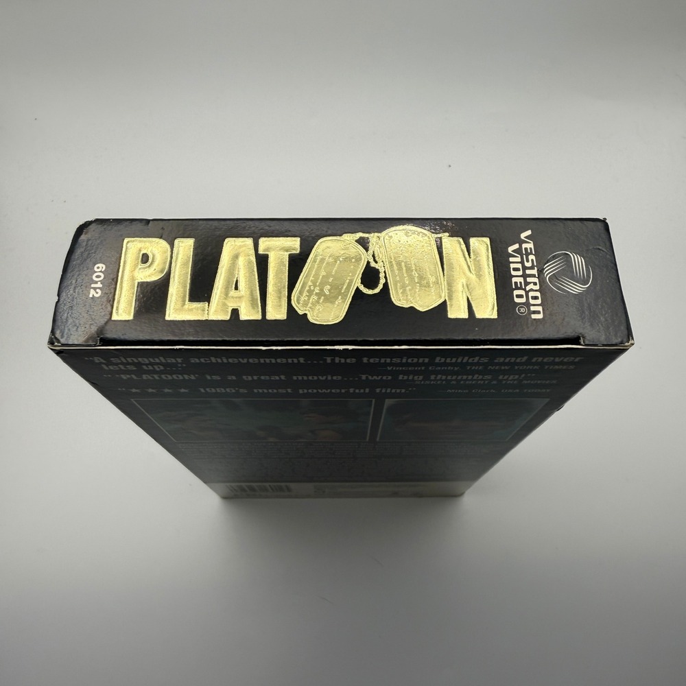 Platoon VHS 1988 Vestron Video Oliver Stone Charlie Sheen Best Picture Gold Foil - Picture 4 of 5